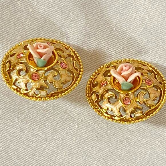 Victorian Style Earrings Tiny Ceramic Pink Rose In Ornate Gold Tone Metal Border - Picture 5 of 8